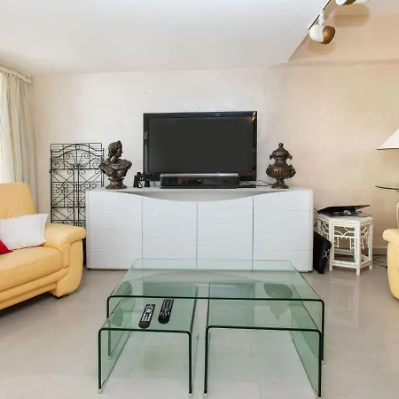 Apartment Cala Del Mar By Interhome